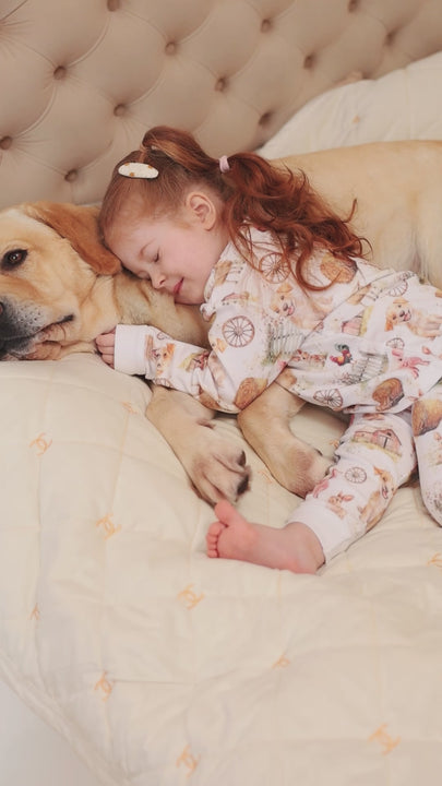 Detailed view of farmyard animals and hay barn – kids cotton pyjamas with countryside theme.